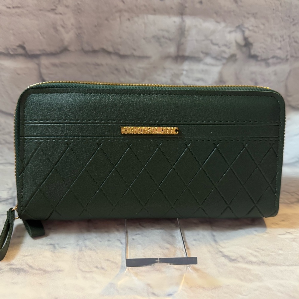Fashion & Classic Quilted Wallet NWOT (0261)